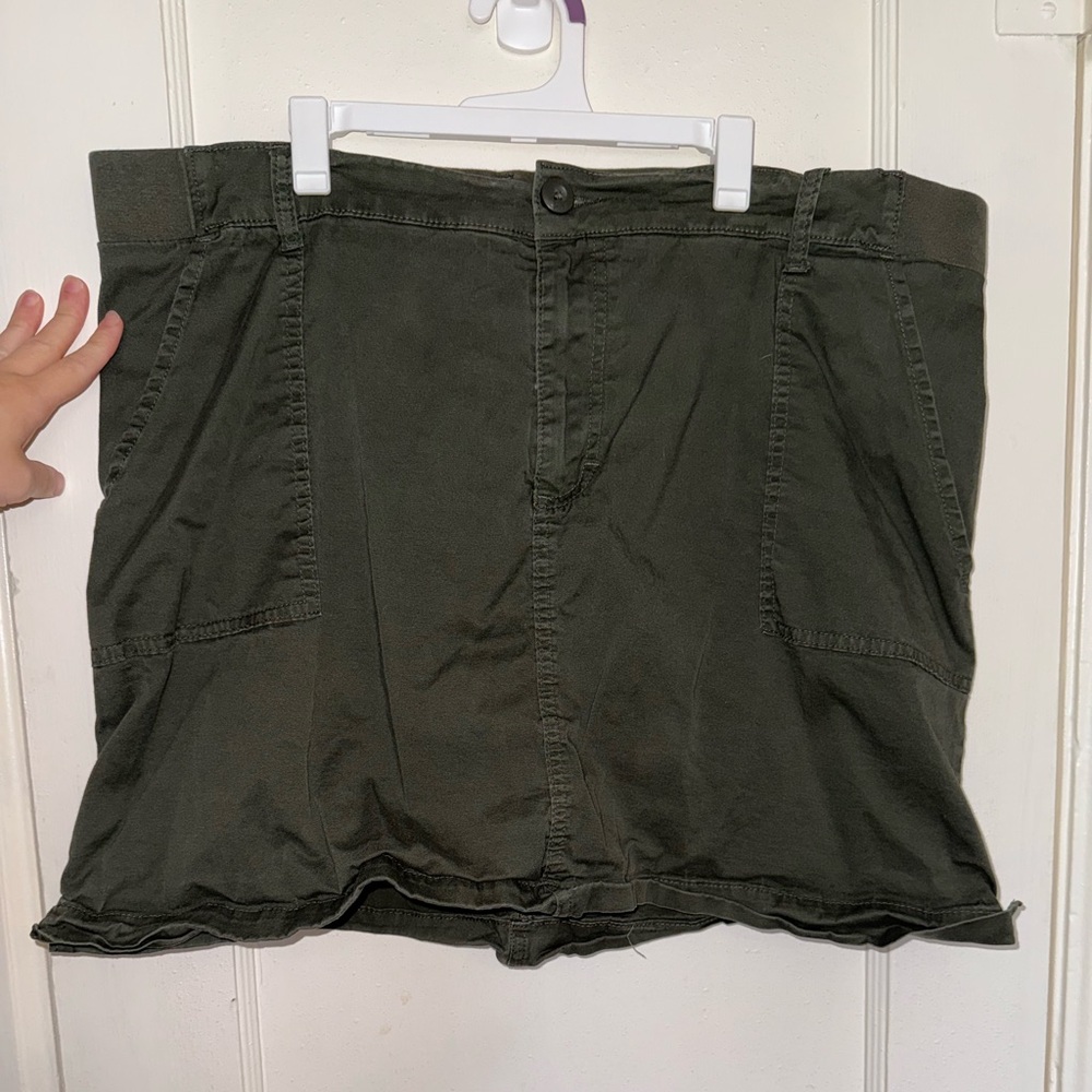 Lee Dark Green Mini Skort. Great condition. Size XL? (19” waist)
